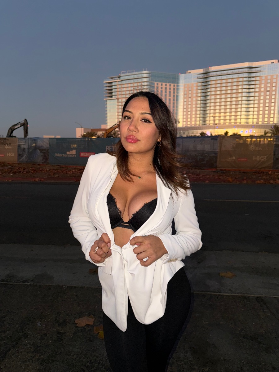 Take a pause and enjoy Ali Cruz — streaming from Shaoyang