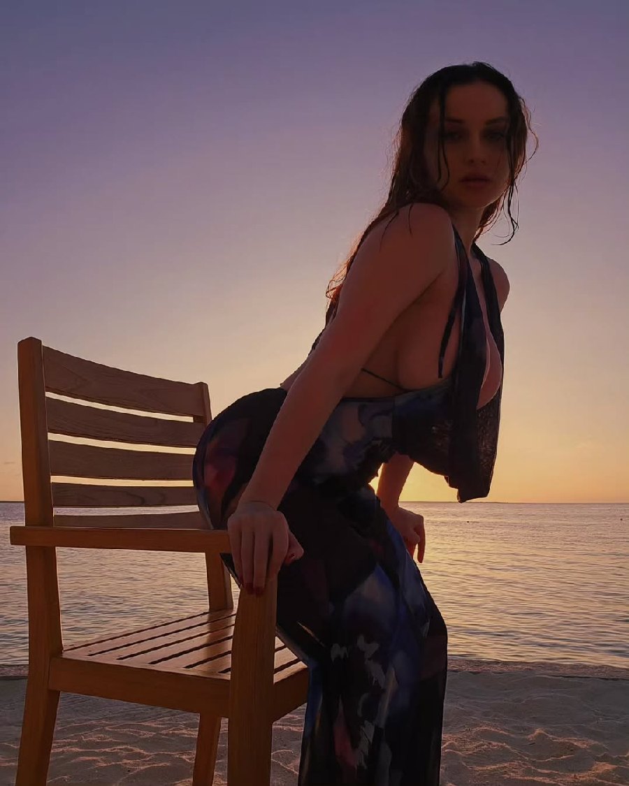 Sexy girl Miranda Faith nude in Shaoyang