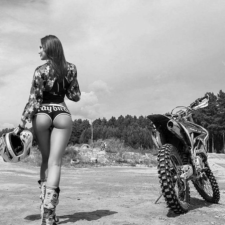 Beautiful girls and motorcycles in Shaoyang