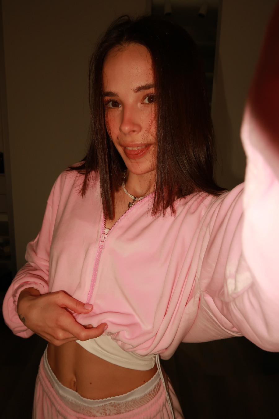 Tina brings the glow — live moments in Shaoyang